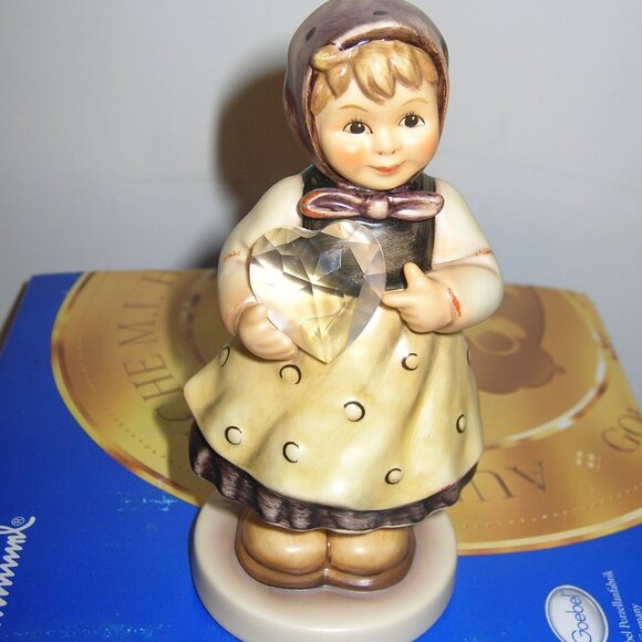 Hummel FIGURINE "A HEARTFELT GIFT" #656 TMK8 w/Box Signed 5.25" Tall Limited Ed.